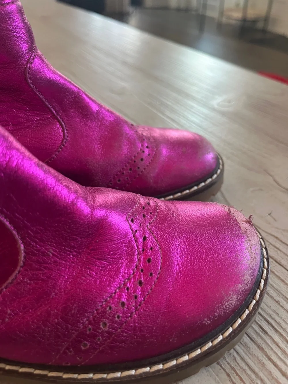 Mini Boden leather chealsea Metallic Pink Ankle Boots size 11.5 or EU 29